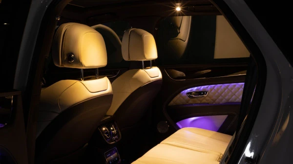 Beige Bentley Bentayga Photo 4