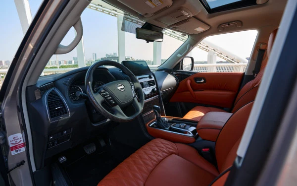 Beige Nissan Patrol Platinum V6 Photo 4
