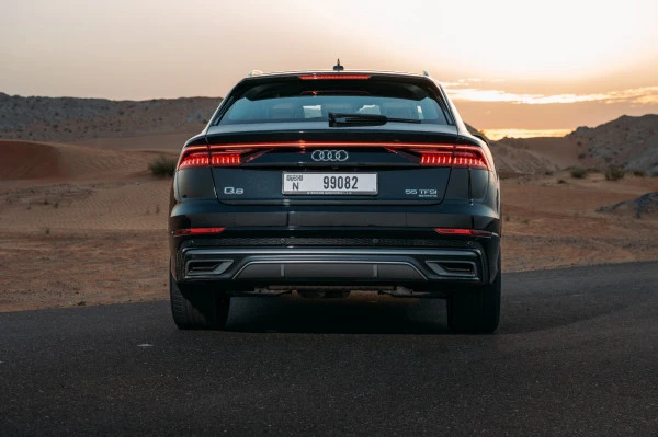 Black Audi Q8 Photo 2