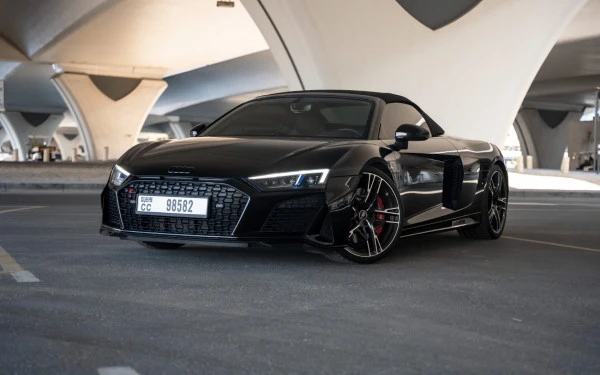 Черный Audi R8 Spyder Photo 2