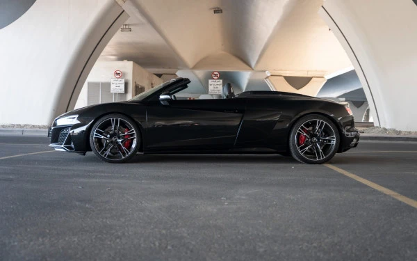 Черный Audi R8 Spyder Photo 3