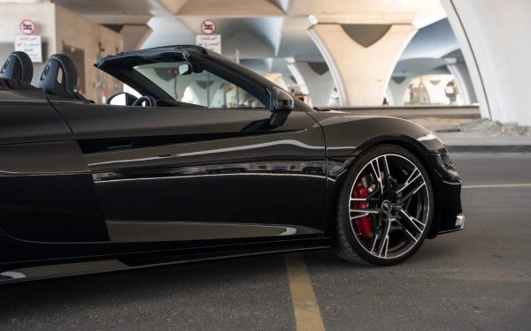 Черный Audi R8 Spyder Photo 5