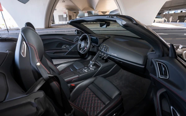 Черный Audi R8 Spyder Photo 7