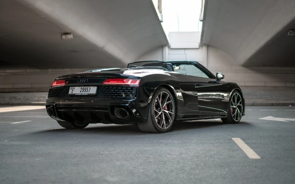 Черный Audi R8 V10 Spyder Photo 4