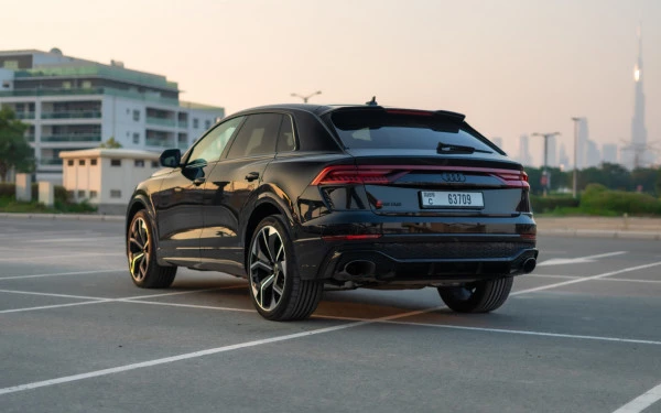 Черный Audi RSQ8 Photo 2