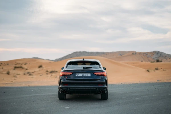 Черный Audi RSQ3 Photo 2