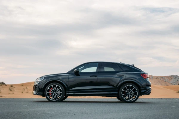 Черный Audi RSQ3 Photo 3