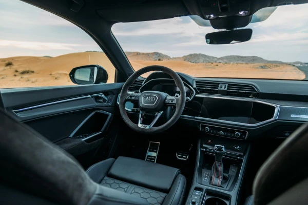 Черный Audi RSQ3 Photo 4