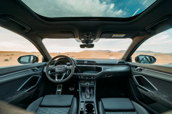 Черный Audi RSQ3 Photo 5