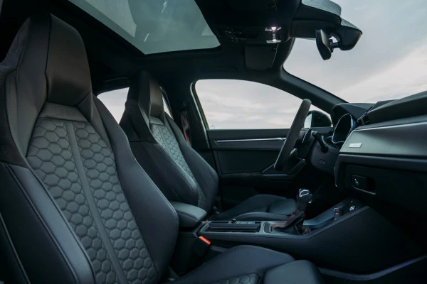 Черный Audi RSQ3 Photo 6