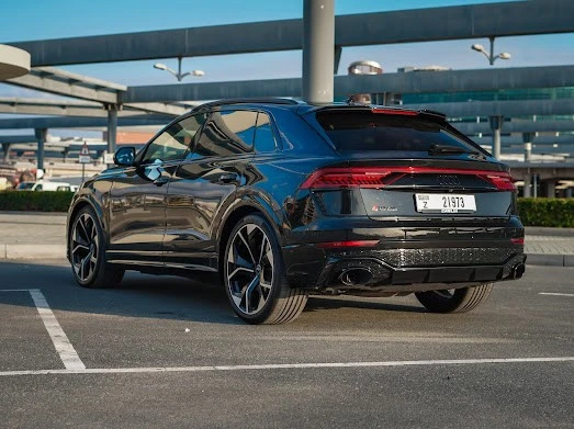 Black Audi RSQ8 Photo 2