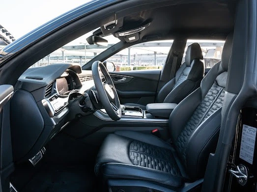Black Audi RSQ8 Photo 3