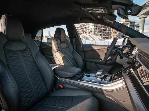 Black Audi RSQ8 Photo 4