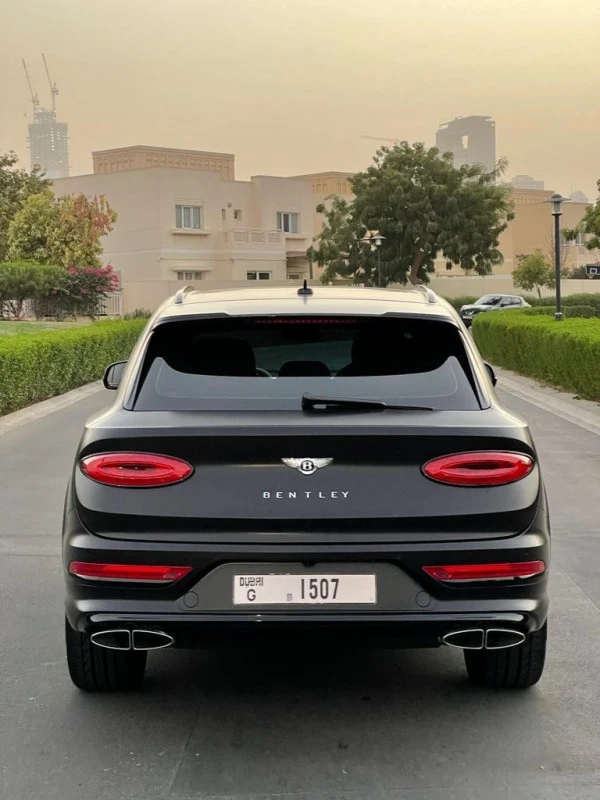 Black Bentley Bentayga Photo 2
