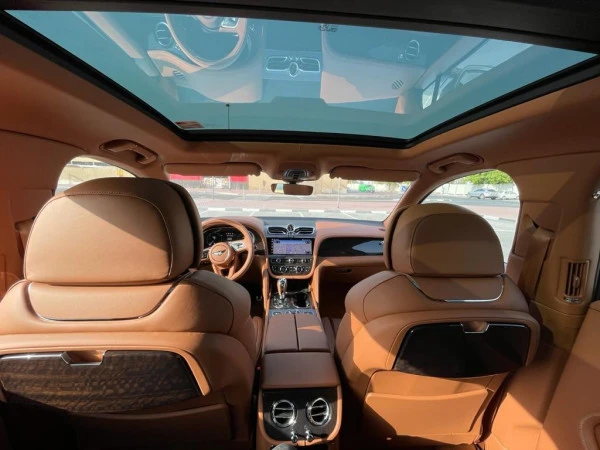 Black Bentley Bentayga Photo 3