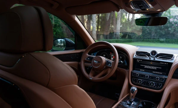 Black Bentley Bentayga Photo 4