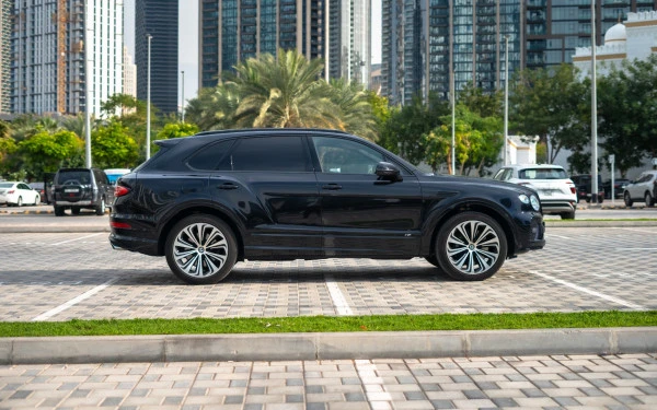 Black Bentley Bentayga Photo 2
