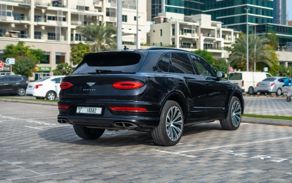 Black Bentley Bentayga Photo 3