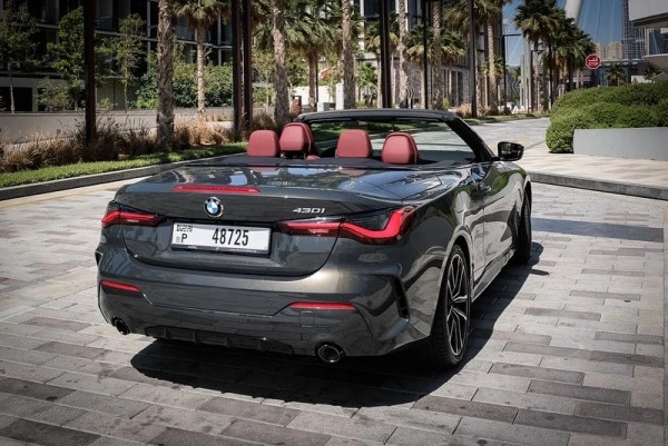 Dark Grey BMW 430i cabrio Photo 3