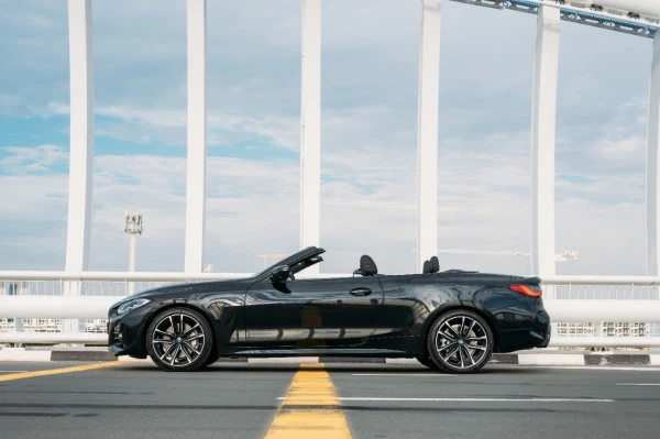 Black BMW 430i cabrio Photo 2