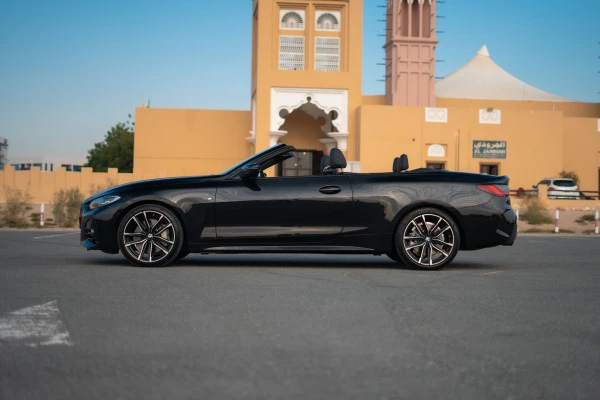 Black BMW 430i cabrio Photo 2