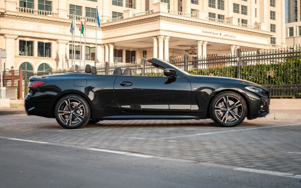 Black BMW 430i cabrio Photo 2