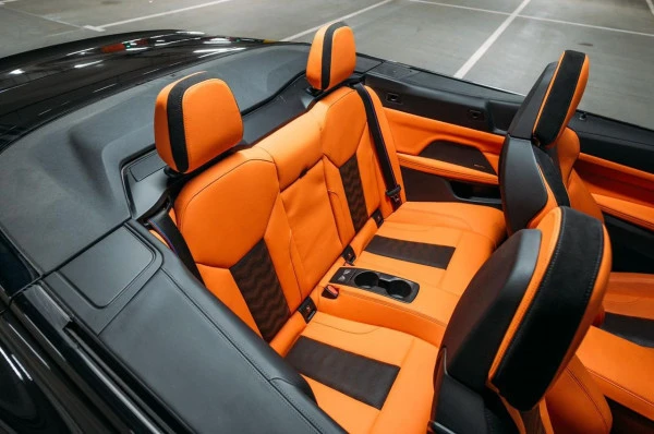 Black BMW 4M Sport Competition cabrio Photo 10