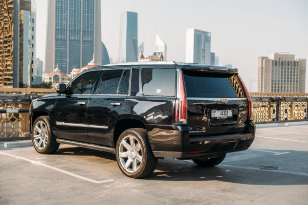 Черный Cadillac Escalade Photo 2