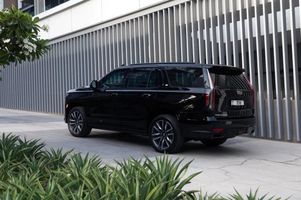 Черный Cadillac Escalade Photo 2