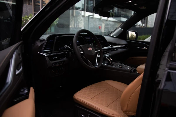 Черный Cadillac Escalade Photo 3