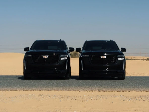 Черный Cadillac Escalade Photo 2