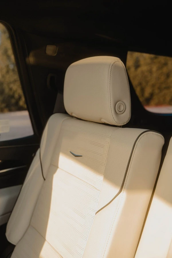 Черный Cadillac Escalade Photo 3