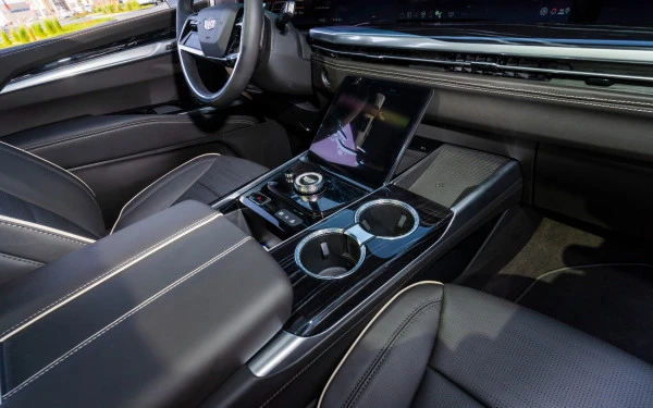 Черный Cadillac Escalade Photo 10