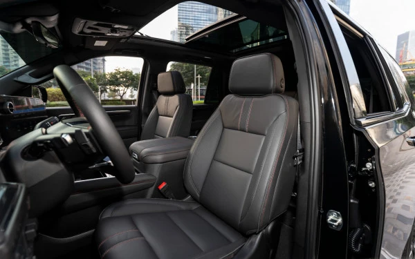 Black Chevrolet Tahoe RST Photo 6
