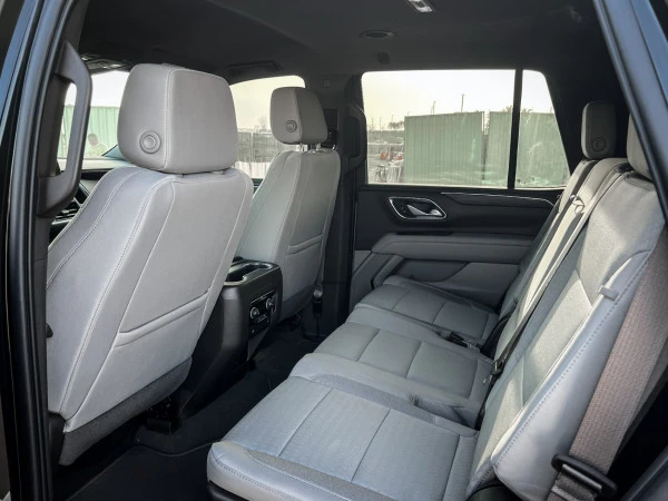 Black Chevrolet Tahoe Photo 4