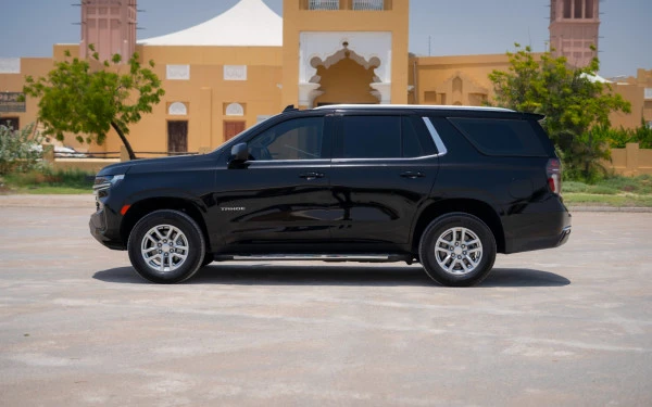 Black Chevrolet Tahoe Photo 3
