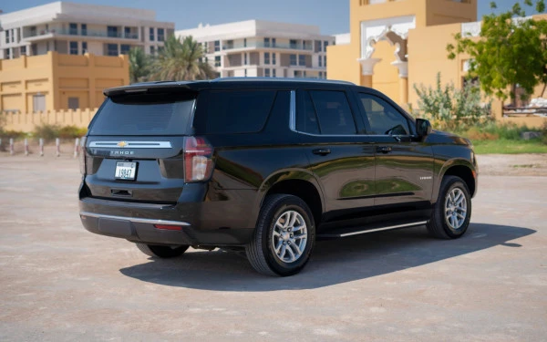 Black Chevrolet Tahoe Photo 3
