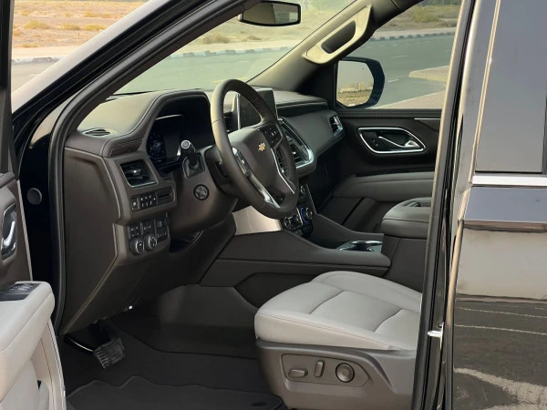 Black Chevrolet Tahoe Photo 4