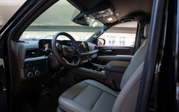 Black Chevrolet Tahoe Photo 7