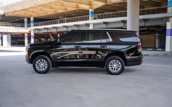 Black Chevrolet Tahoe Photo 4
