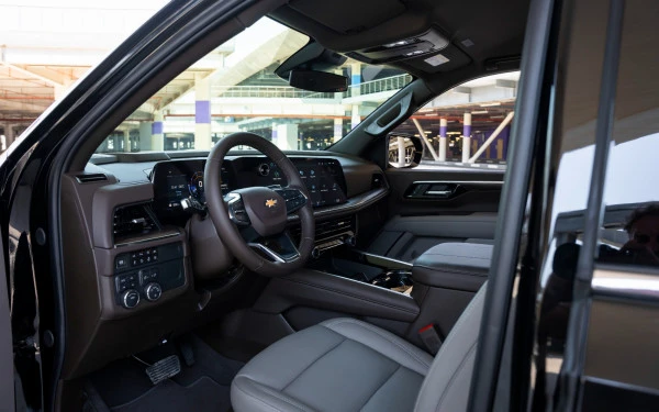 Black Chevrolet Tahoe Photo 9