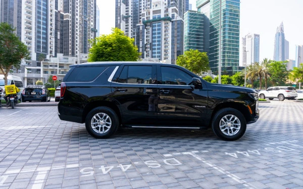 Black Chevrolet Tahoe Photo 3