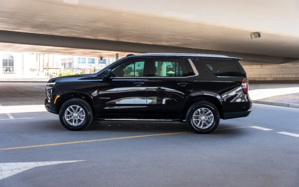 Black Chevrolet Tahoe Photo 4