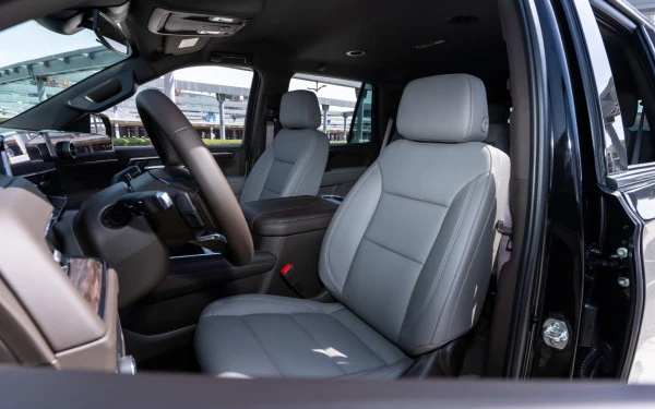 Black Chevrolet Tahoe Photo 9