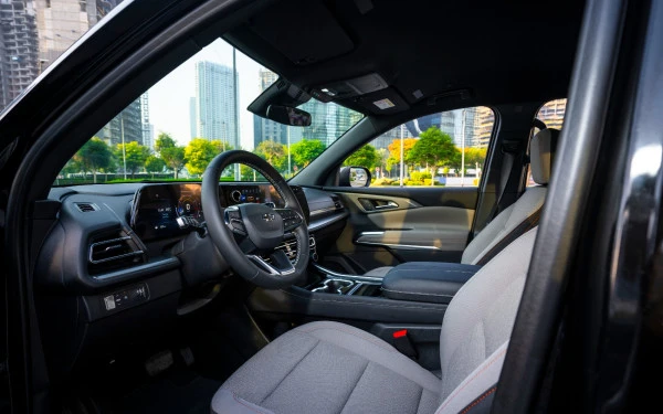 Черный Chevrolet Traverse Photo 8