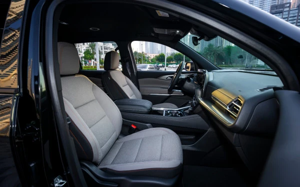 Черный Chevrolet Traverse Photo 12