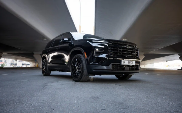 Black Chevrolet Traverse Photo 2