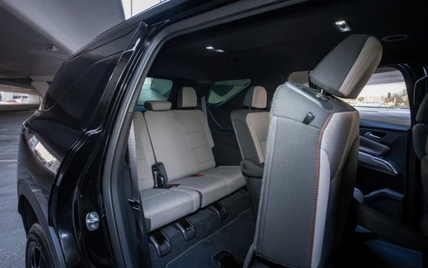 Black Chevrolet Traverse Photo 11