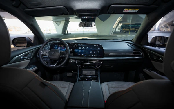 Black Chevrolet Traverse Photo 13