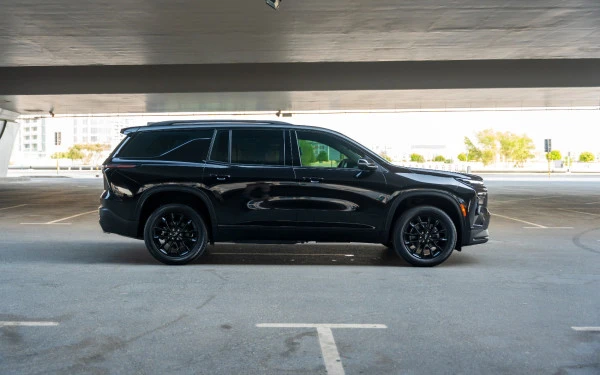 Черный Chevrolet Traverse Photo 3
